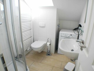 Zusätzliches Gästebad mit Dusche im OG