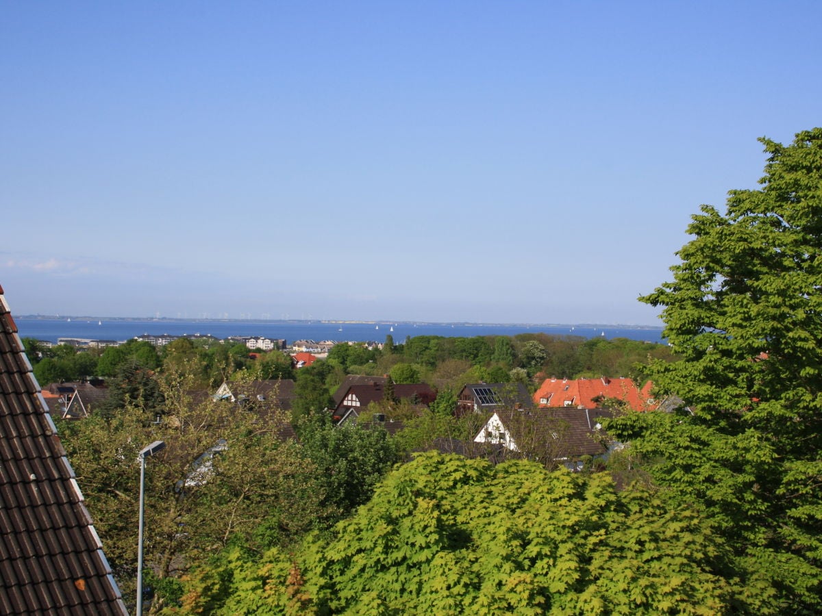 Blick aus dem Wohnzimmer, am Horizont die Insel Fehmarn