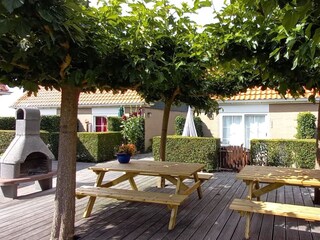 Gemeinsame Terrasse mit Grillmöglichkeit.