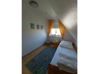 Schlafzimmer mit Tandembett