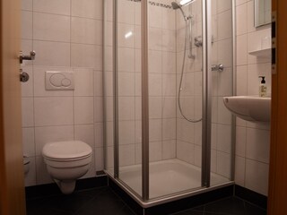 Badezimmer mit Dusche