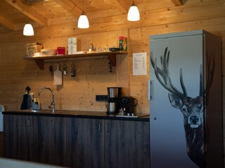 Hütte mit Hirsch