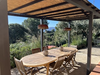 Pergola für fantastische Abendessen im Garten