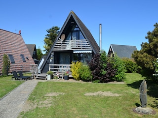 Neue Sonnenliegen im Garten