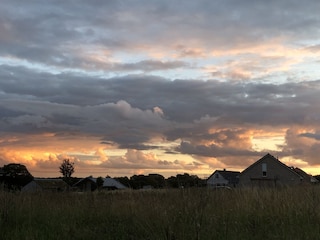 Sonnenuntergang über dem Wohngebiet