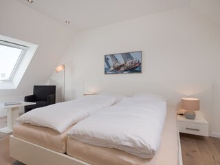 Schlafzimmer mit Flachbildschirm
