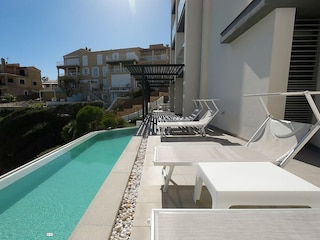 Mallorca-Design-Villa - 100 qm Poolterrasse
