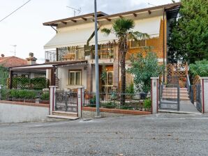 Appartement Huis met terras in typisch italiaans dorpje, in de heuvels, maar 15km van zee - Saludecio - image1