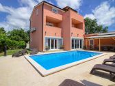 Villa Katarina with pool in Medulin - wiibuk.com