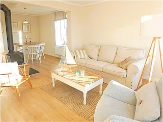 Wohn-/Esszimmer mit Kaminofen