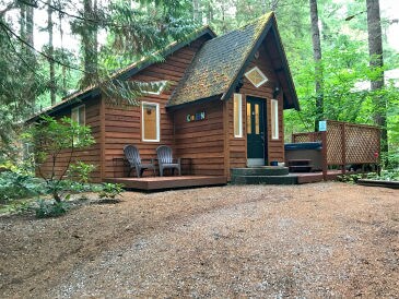 Cottage Glacier Springs Cabin #16