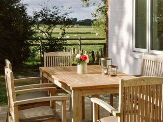 Die großzügige Terrasse der Westwohnung