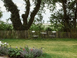Sitzecke im großen Garten