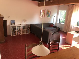 Sicht vom Tisch im Wohnzimmer