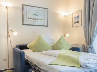 Wohnzimmer mit Schlafsofa