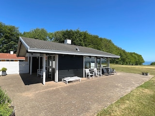 Terrassen auf drei Seiten des Ferienhauses SOL-21