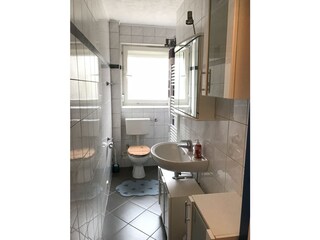 Badezimmer mit Dusche