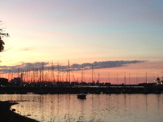 Sonnenuntergang beim Hafen