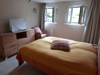 Schlafzimmer 1
