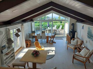 50m² Wohn-Essbereich mit Blick aufs Wasser