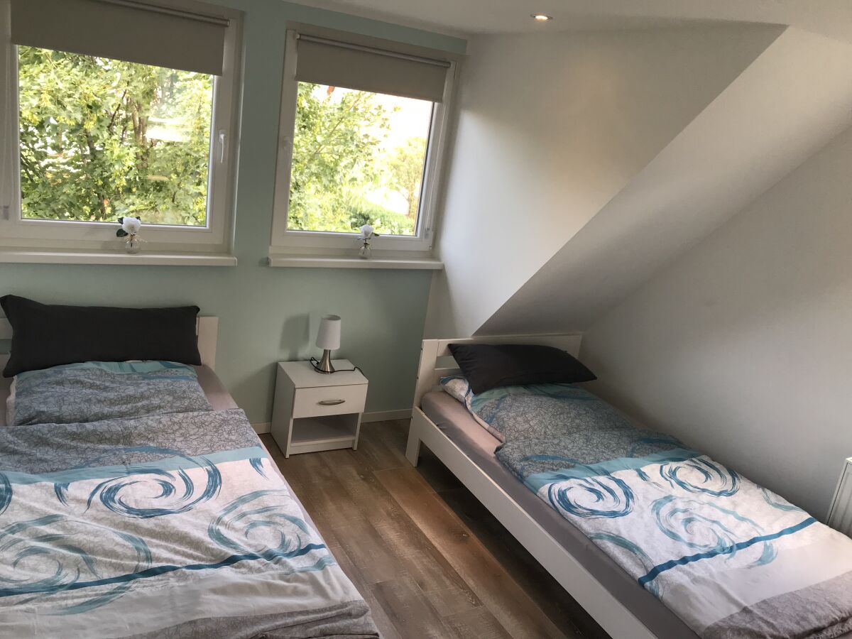 Dritte Schlafzimmer mit zwei Einzelbetten