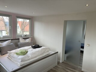 2. Schlafzimmer mit Blick zum 3. Schlafzimmer