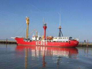 Museumsfeuerschiff Elbe 1 in Sichtweite