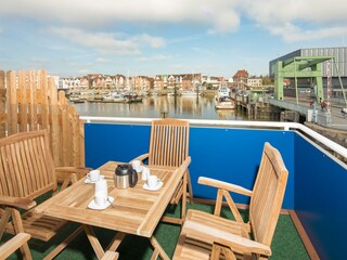 Balkon direkt am Wasser mit Sicht- und Windschutz