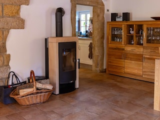 Umgebindestube mit Kaminofen