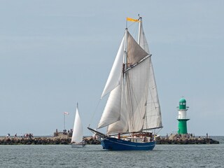 Traditionssegler vor Warnemünde