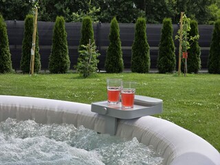 Whirlpool im Garten (saisonal)