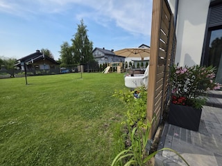 Der weitläufige Garten
