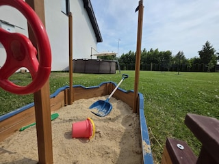 Garten mit Spielplatz