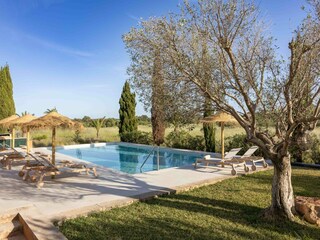 Pool mit Terrasse
