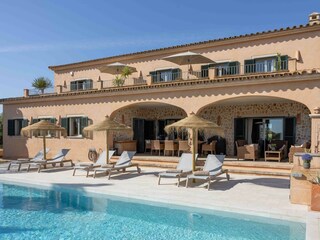 Finca mit Terrasse und Pool