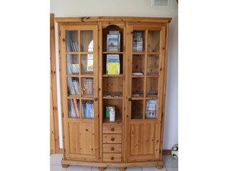 Kleine Bibliothek im Eingangsbereich