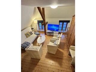 Blick ins gemütliche Wohnzimmer