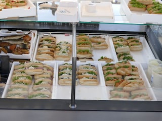 leckere Fischbrötchen am Hafen