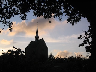 Blick aus dem Garten Groothuser Kirche