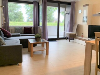 Großes Wohn-Esszimmer mit Schlafcoach