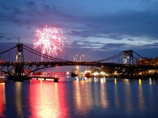 Kaiser-Wilhelm-Brücke bei Nacht