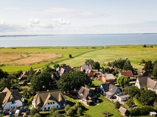 Blick über das Haus zum Bodden