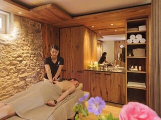 Massage- und Kosmetikanwendung im Hotel buchbar