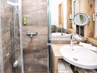 Zweites Badezimmer im Erdgeschoss  DU | WC |Waschbecken