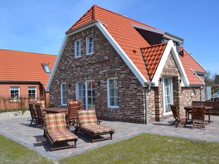 Große Terrassen mit hochwertigen Teakholzmöbel