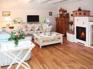 Wohnzimmer mit Kachelofen