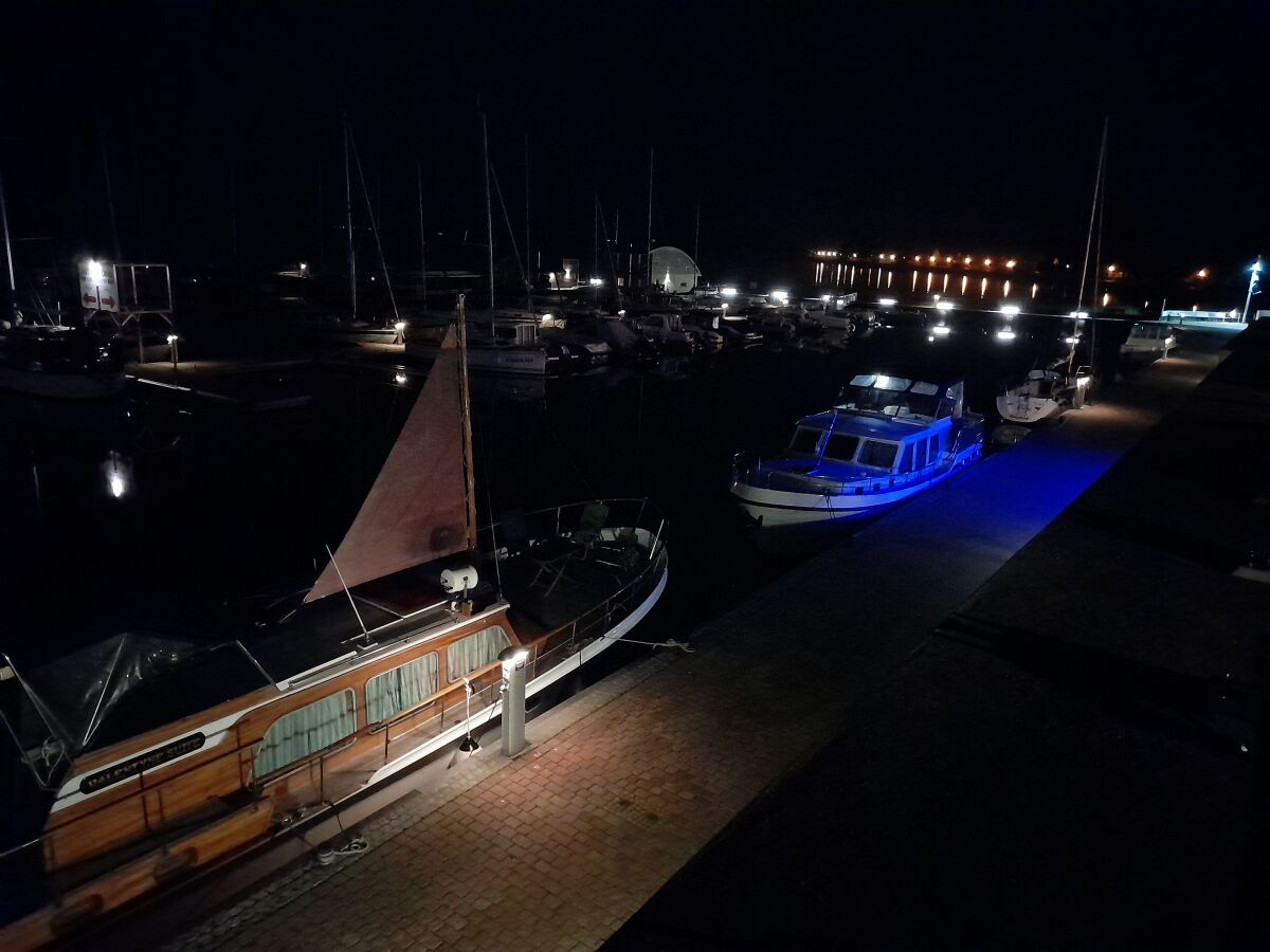 Yachthafen bei Nacht