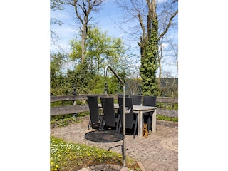 Sitzgelegenheit mit Feuerstelle/Grillplatz