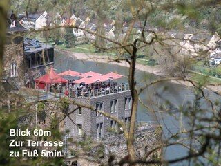 Blick auf Burg-Terrasse