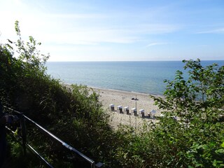 Blick von der Steilküste auf den Strand